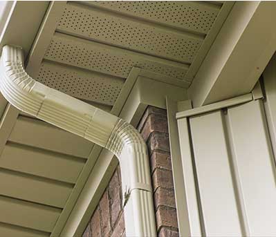 angle de maison avec gouttière